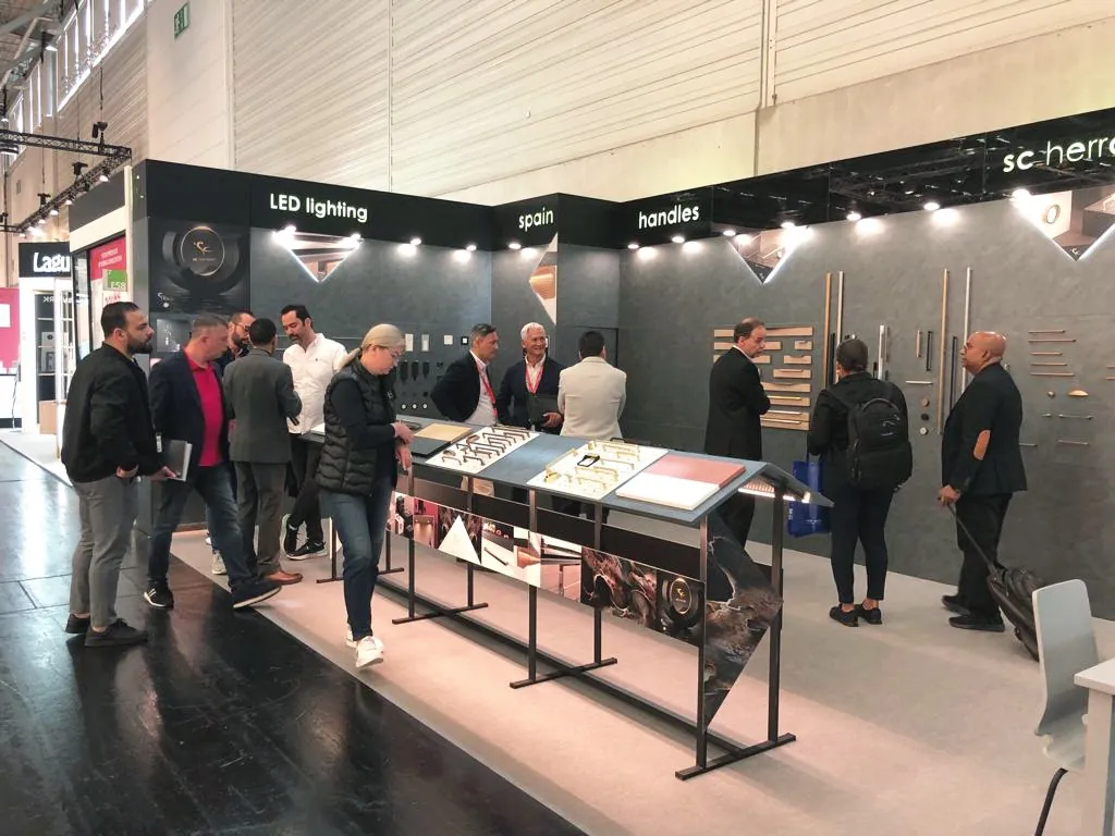 Blog - SC Herrajes à Interzum CINQ AVANTAGES DE L'ÉCLAIRAGE LED DANS VOTRE CUISINE SC FITTINGS