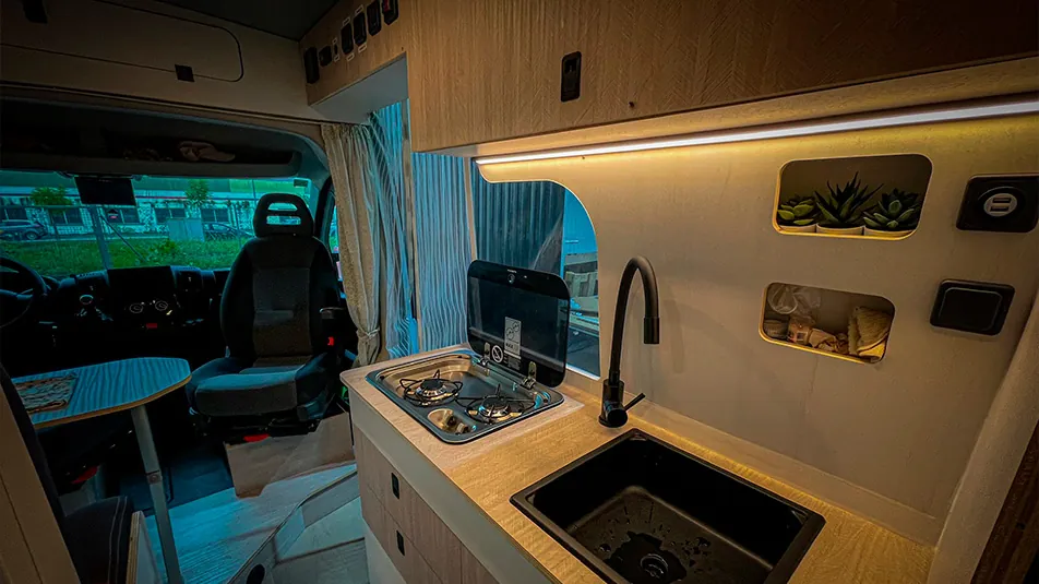Camper - Une maison sur roues Raccords en fer SC